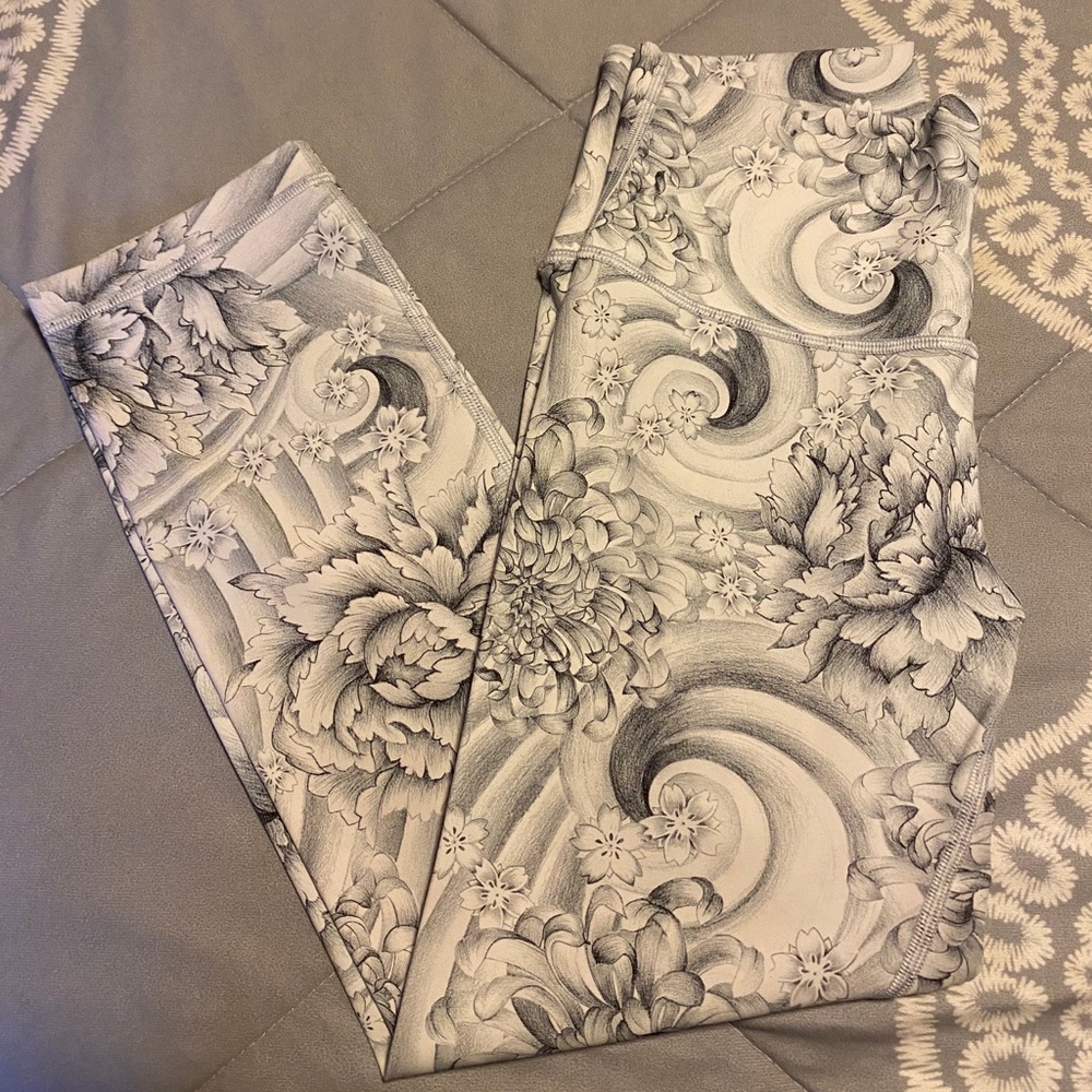 lululemon athletica Gray Floral Leggings